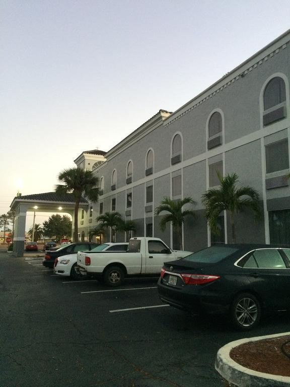 Ruskin Inn Tampa-Sun City Center Buitenkant foto