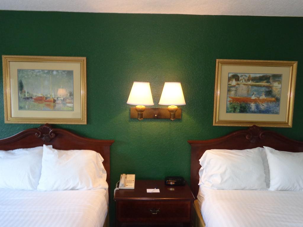 Ruskin Inn Tampa-Sun City Center Buitenkant foto
